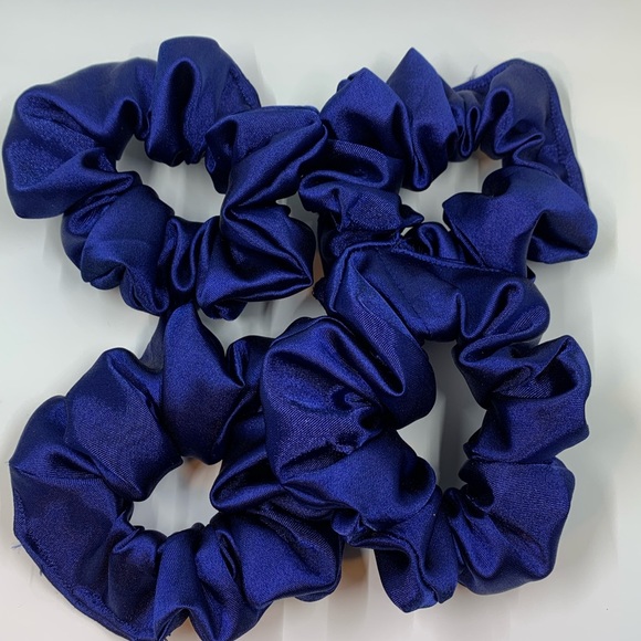 Handmade scrunchy. - Picture 3 of 3